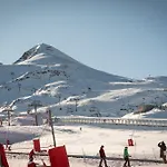 A La Montagne Apartment *